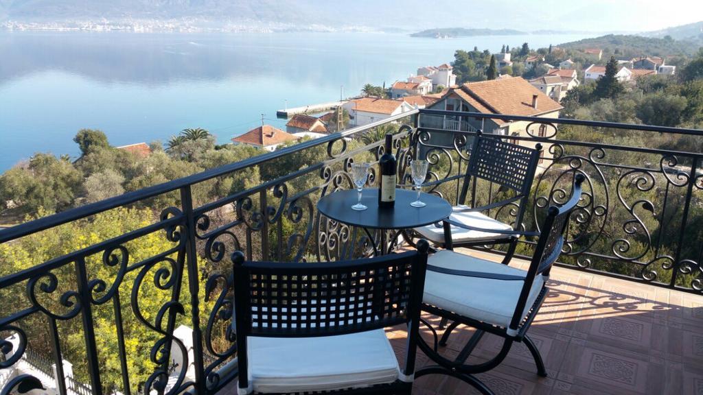 Villa Mare Apartments Tivat Exteriör bild